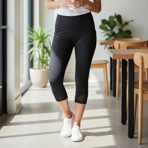 Old Navy Women's Sleek Black Capris